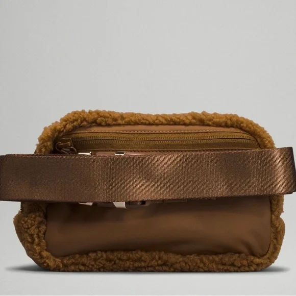 # 198 NWT - Lululemon Burnt Caramel Sherpa Everywhere Belt Bag 1L Gold